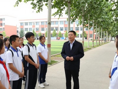 望都中学新校区：征兵政策进校园，热血青年如何报名参军？